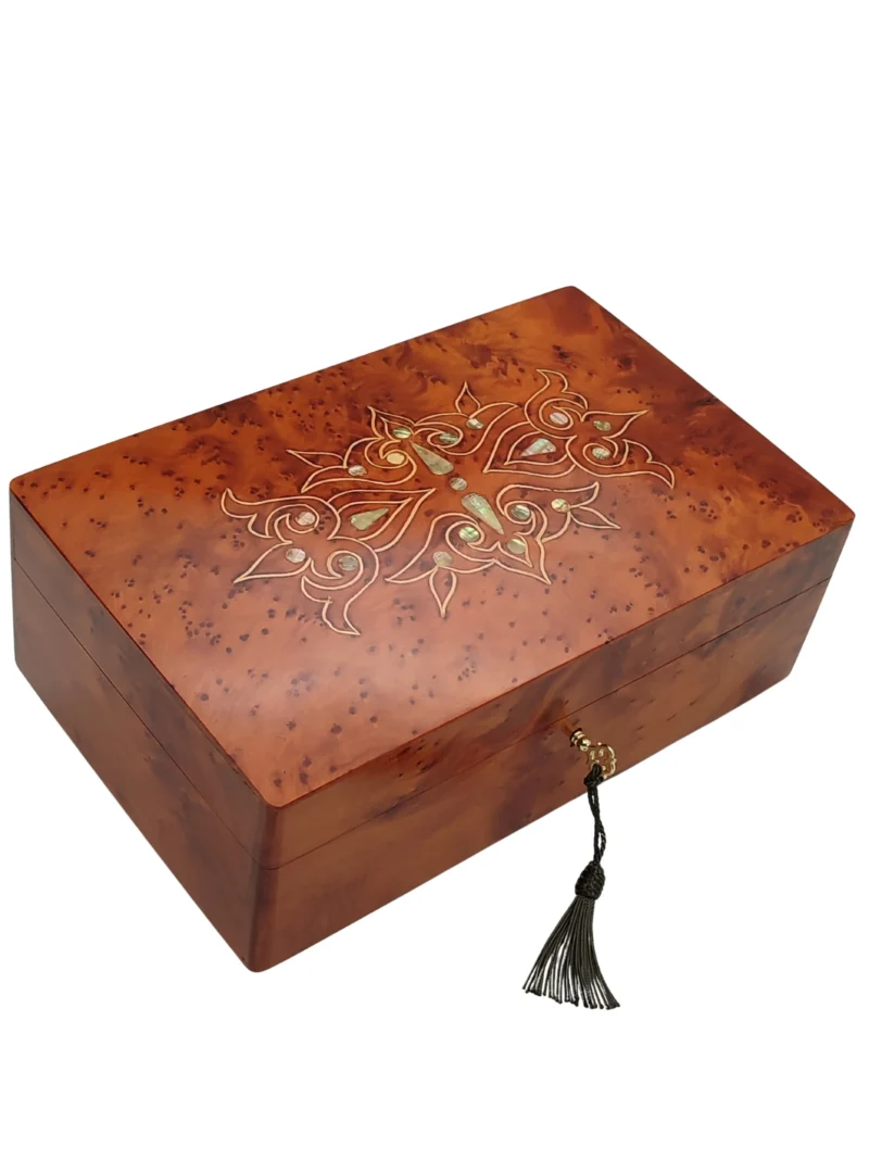 Iberian Thuya Boxe