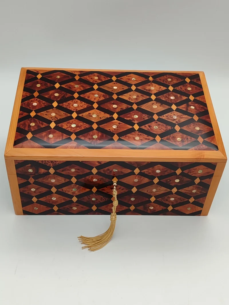 Royal thuya Box