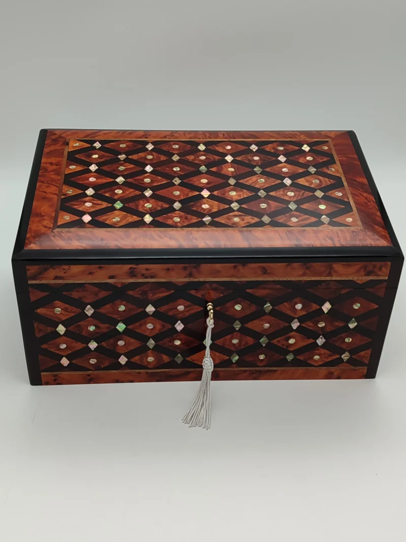 Royal thuya Box