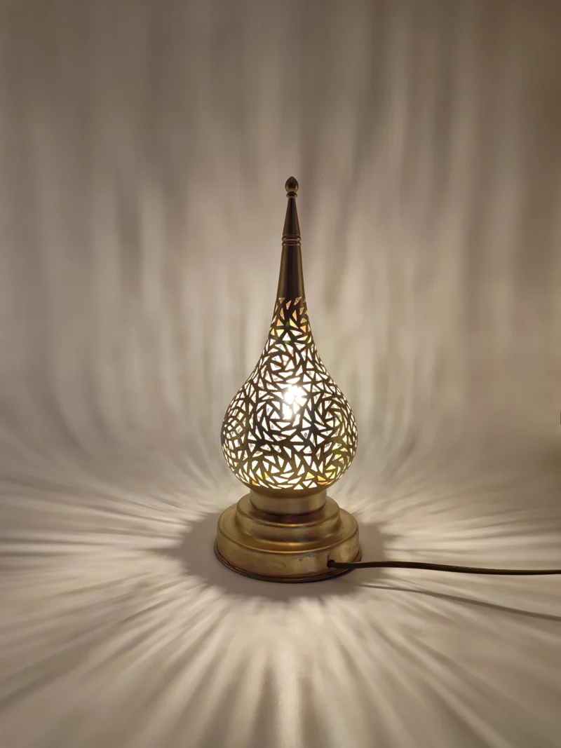 Magic_Handmade_teardrop-shaped-Lamp