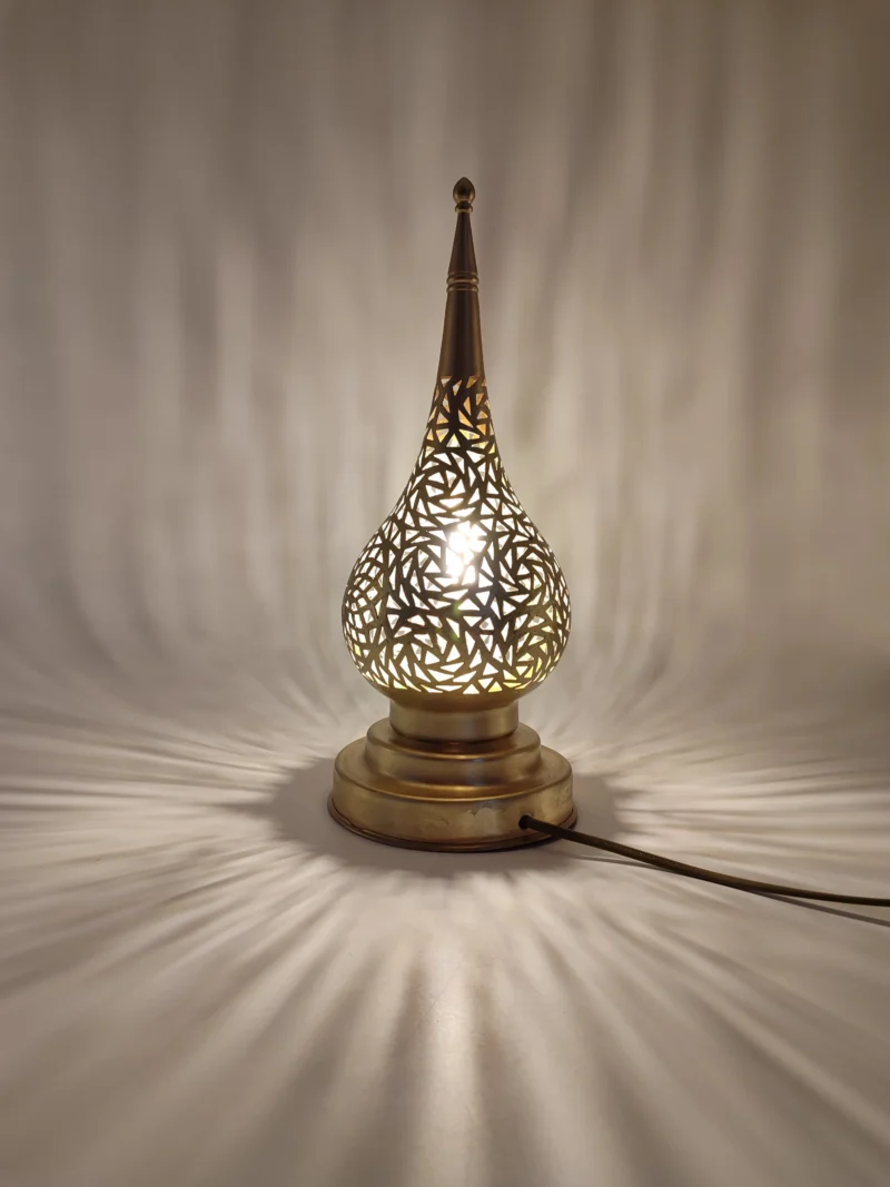 Magic_Handmade_teardrop-shaped-Lamp