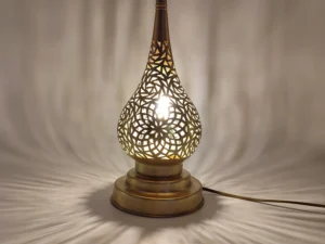 Magic_Handmade_teardrop-shaped-Lamp